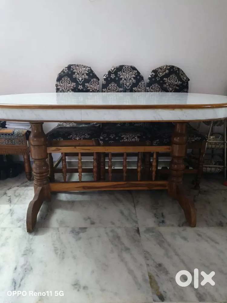 નેગોશીએબલ અર્જન્ટ વેચાણ માટે ડાઇનિંગ ટેબલ 6 Seater
