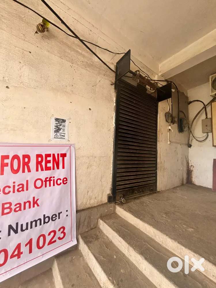 To Let for Commercial space or Bank
