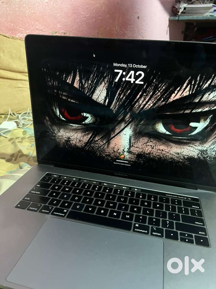 (Mackbook pro) 15inch i7 (new condition)
