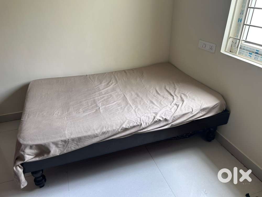 4X6 Wooden Cot with Mattress