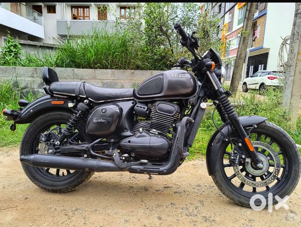 Yezdi roadster