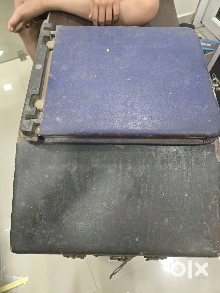 Old typewriter & vintage diary