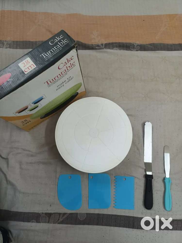 Cake turn table