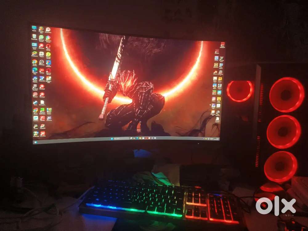 Gaming pc with 32inch curved moniter