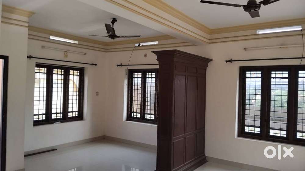 2 BHK 1ST FLOOR UNFURNISHED .