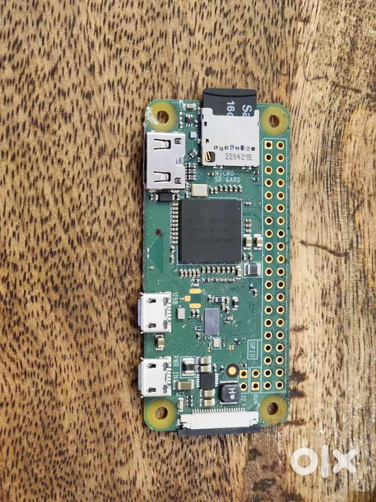 Raspberry pi zero w  with mini HDMI to female HDMI and micro USB OTG