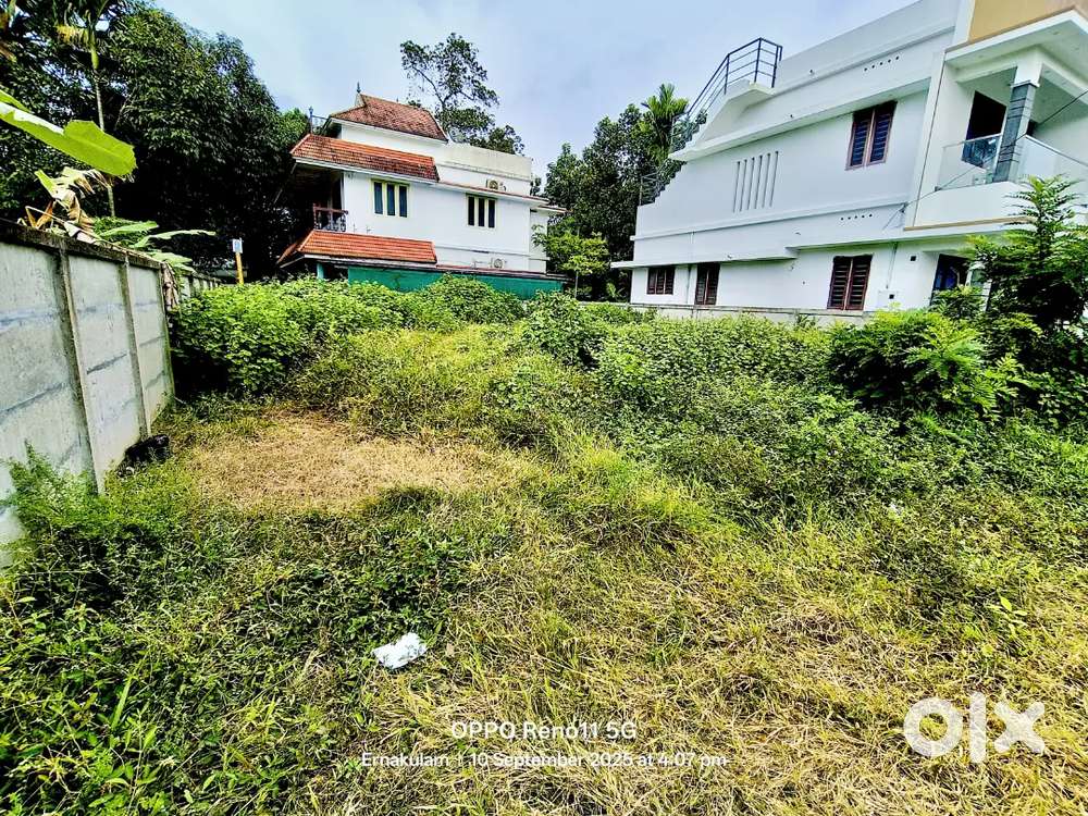 NORTHPARAVOOR  THATHAPPILLY    HOUSE PLOTT SALE,
5  CENT 3.5  LAKHS