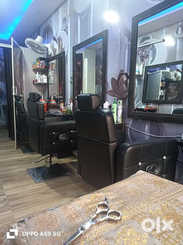 Saloon  k saman