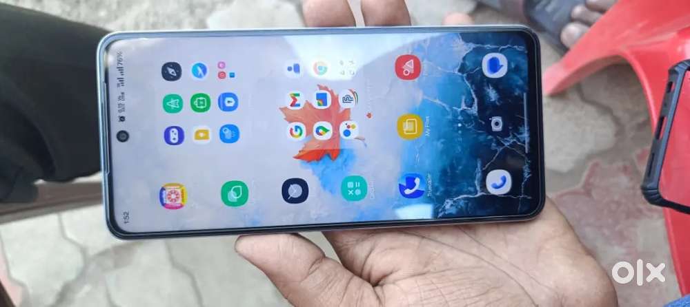 Realme 11x 5g 8/128 full condition he bil box charger