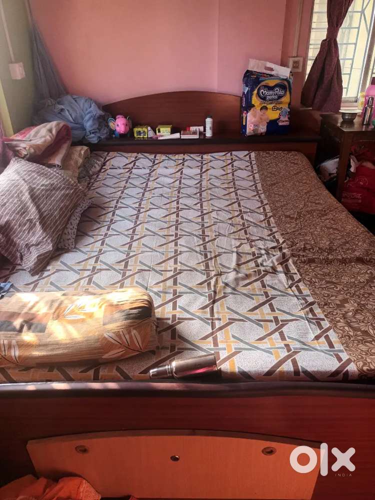 I want to sale this box bed 6/7 size .process wood.