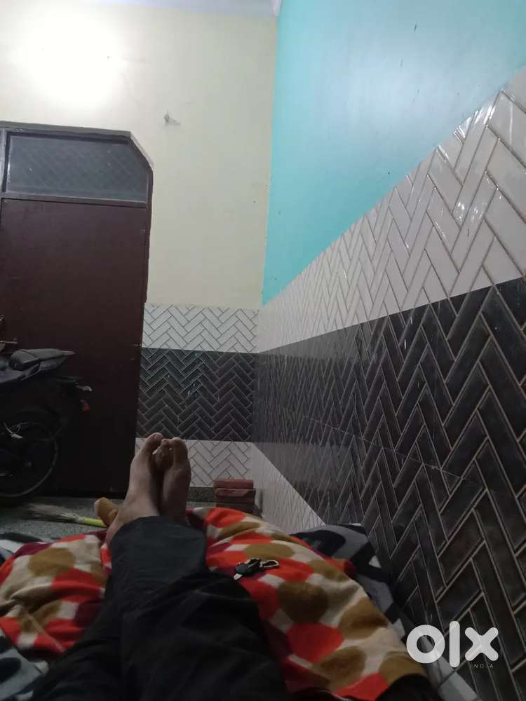 Room mate single person boys