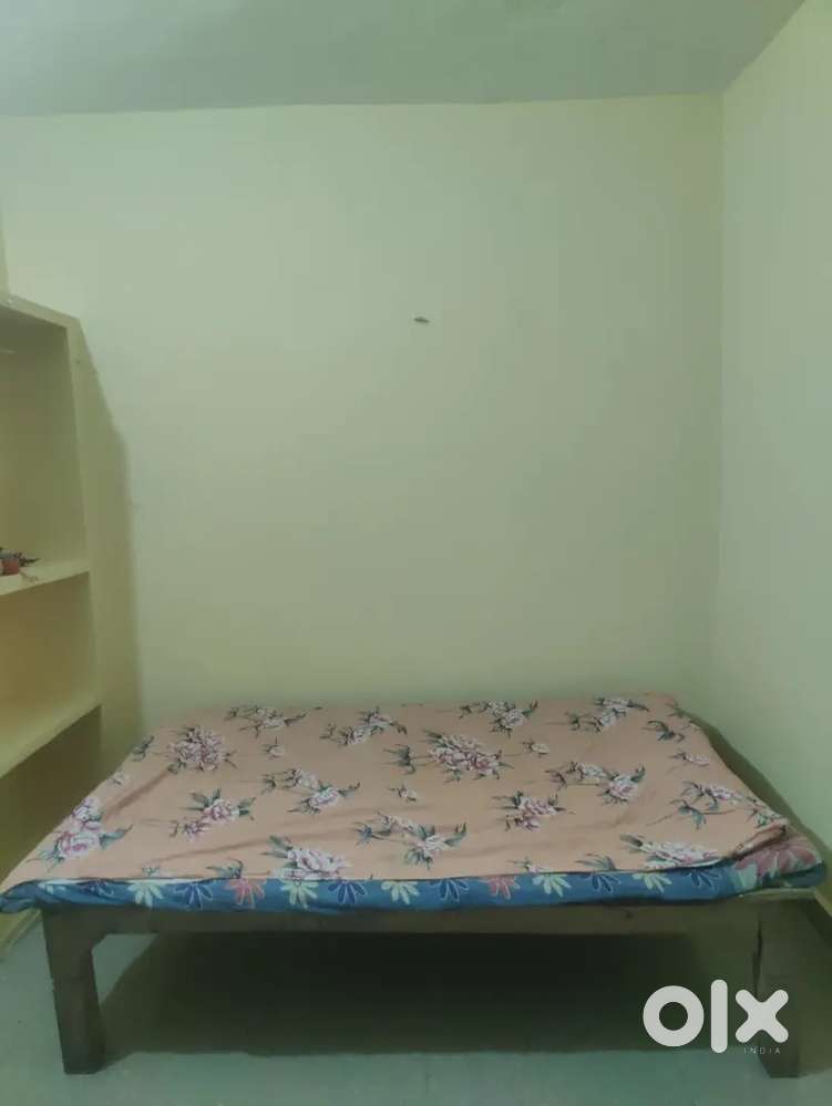 1bhk cuple frndly flat in aliganj