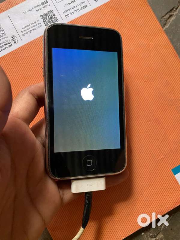 Apple iPhone 3GS old model ( Battery issue ) Not working read descript