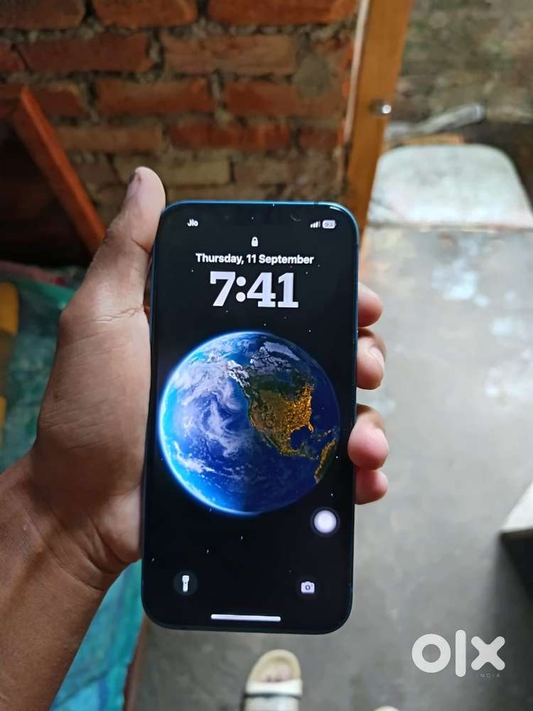 Iphone 13 (4 month old)