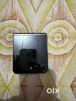 Z flip 5 in new condition