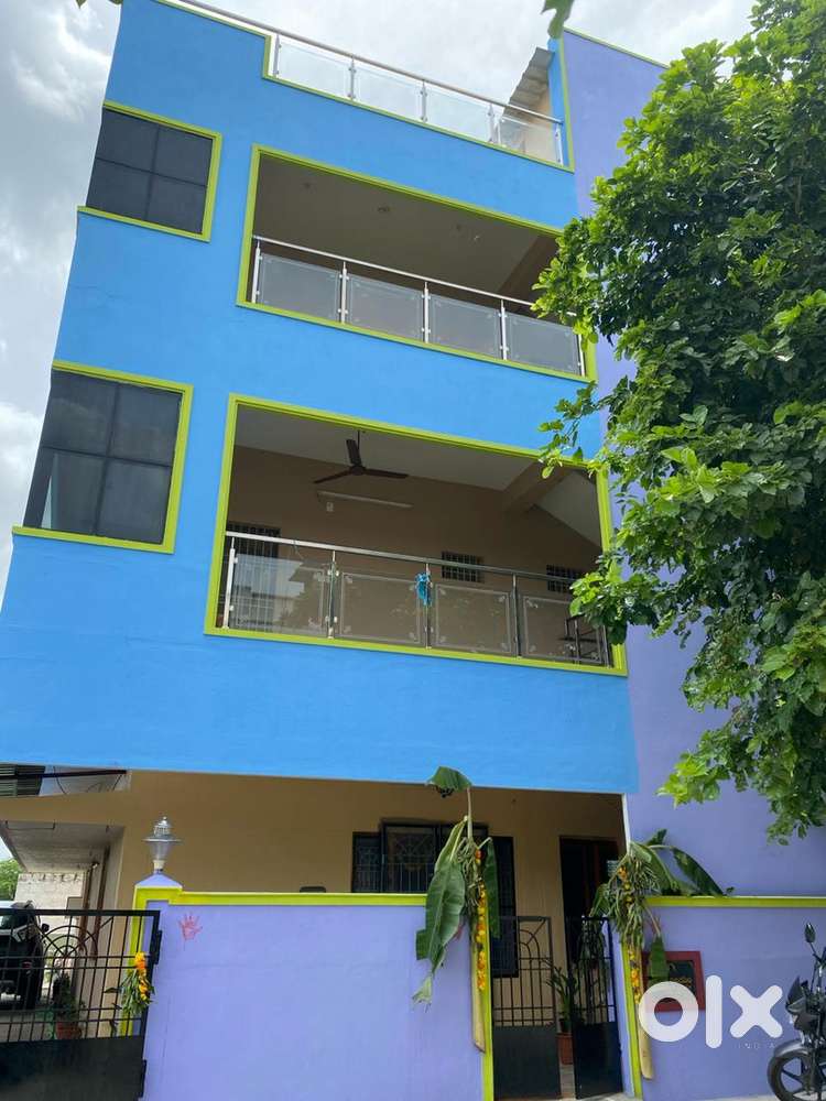 Dental clinic chair side assistance