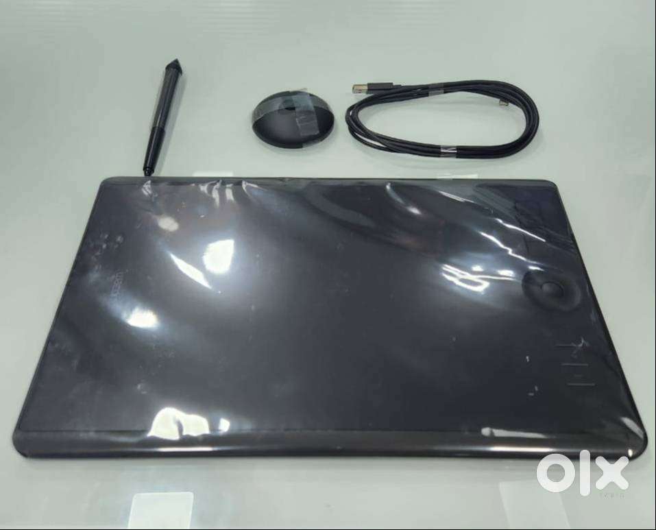 Wacom Intuos Pro PTH660 Creative Graphics Input Tablet NEW FRESH