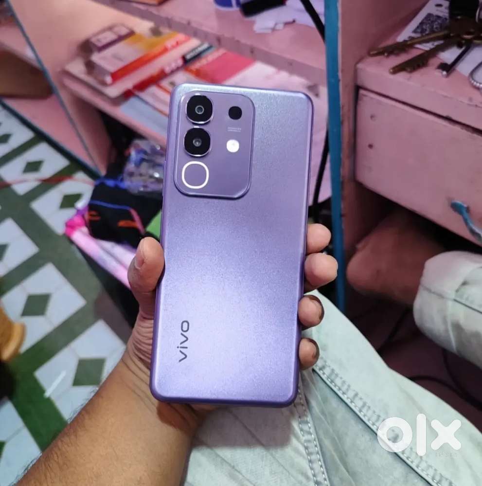 Vivo T4x 5g+5g.  6/128GB. Ring light system  7 mass use