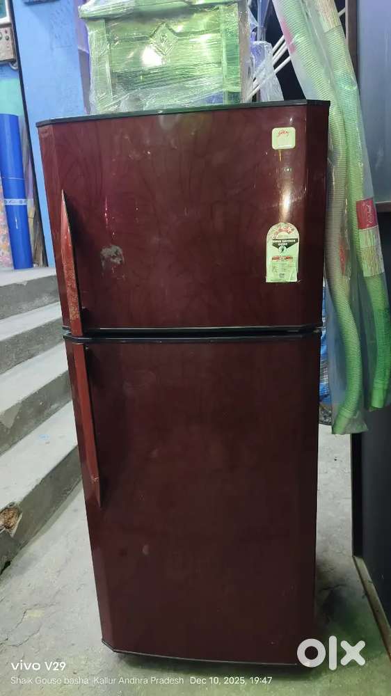 GOOD CONDITION FRIDGE