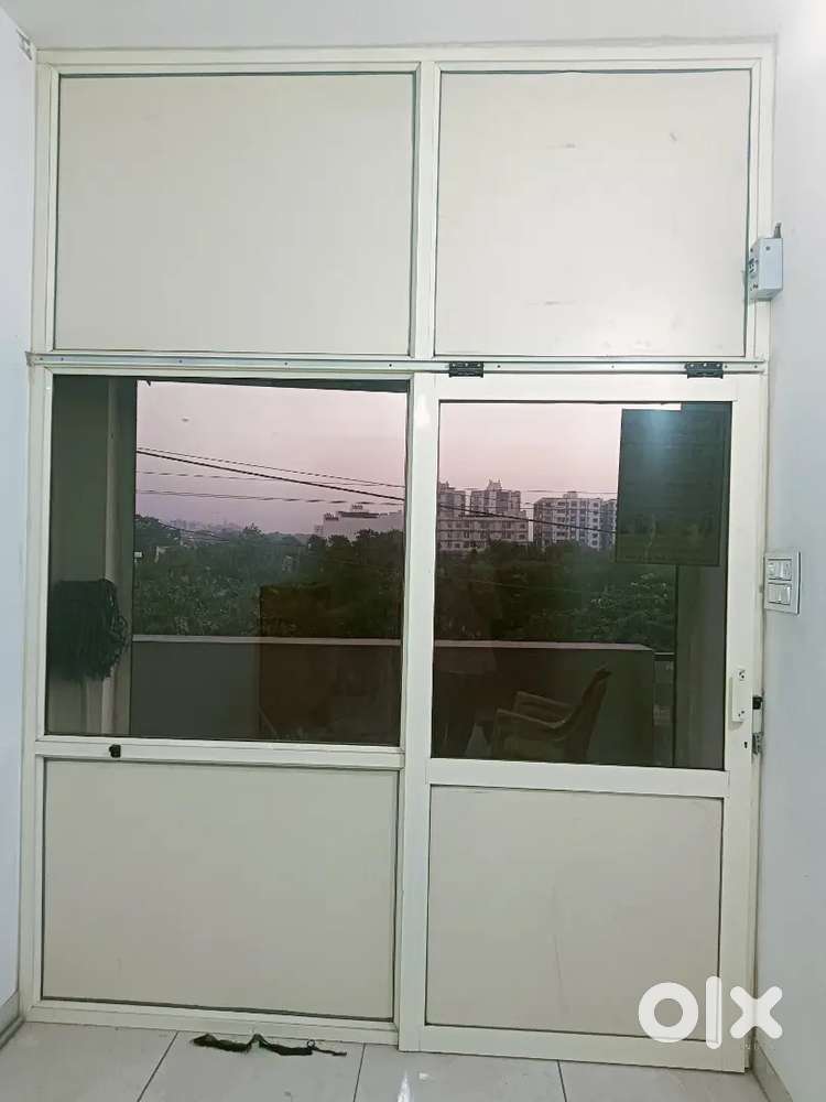 Door aliyuminum section