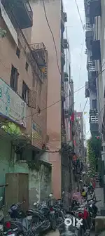 हम दूसरी जगह शिफ्ट हो गए हैं इसलिए हम मकान सील कर रहे हैं