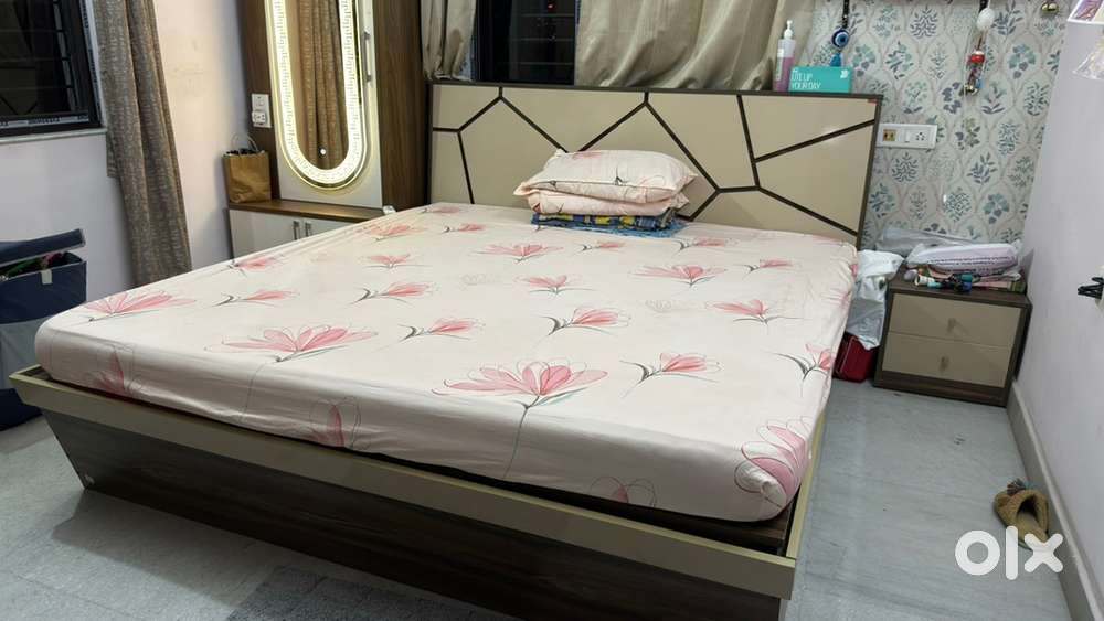 King size hydraulics bed with side table