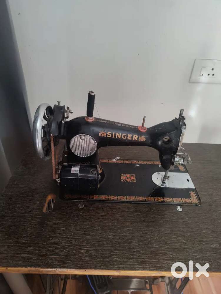 Sewing machine singer