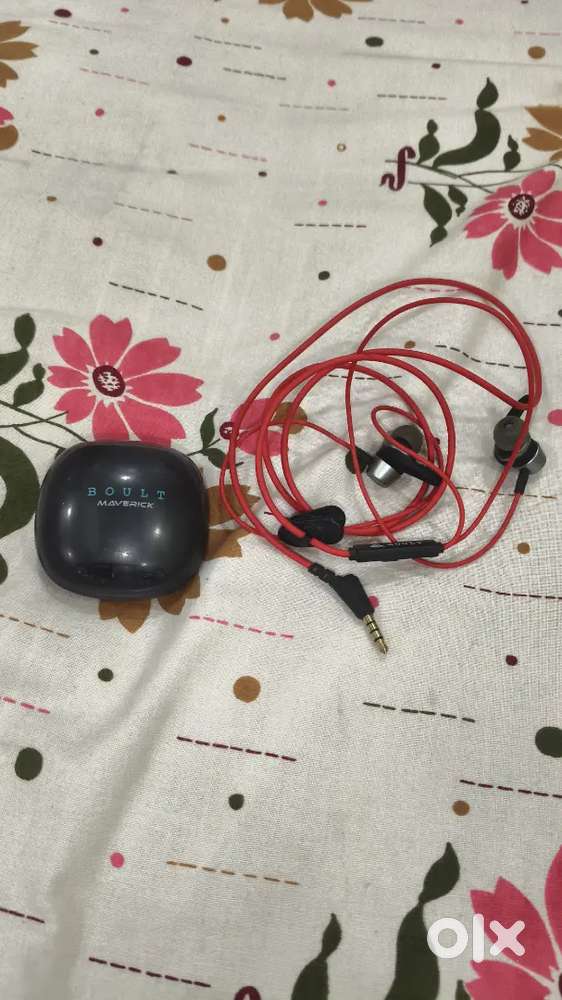Boult earbuds tws  and wired earphones