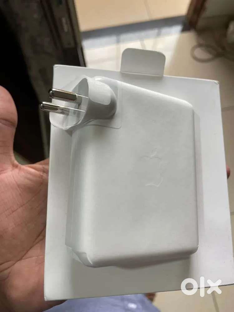 140W USB-C Power Adapter