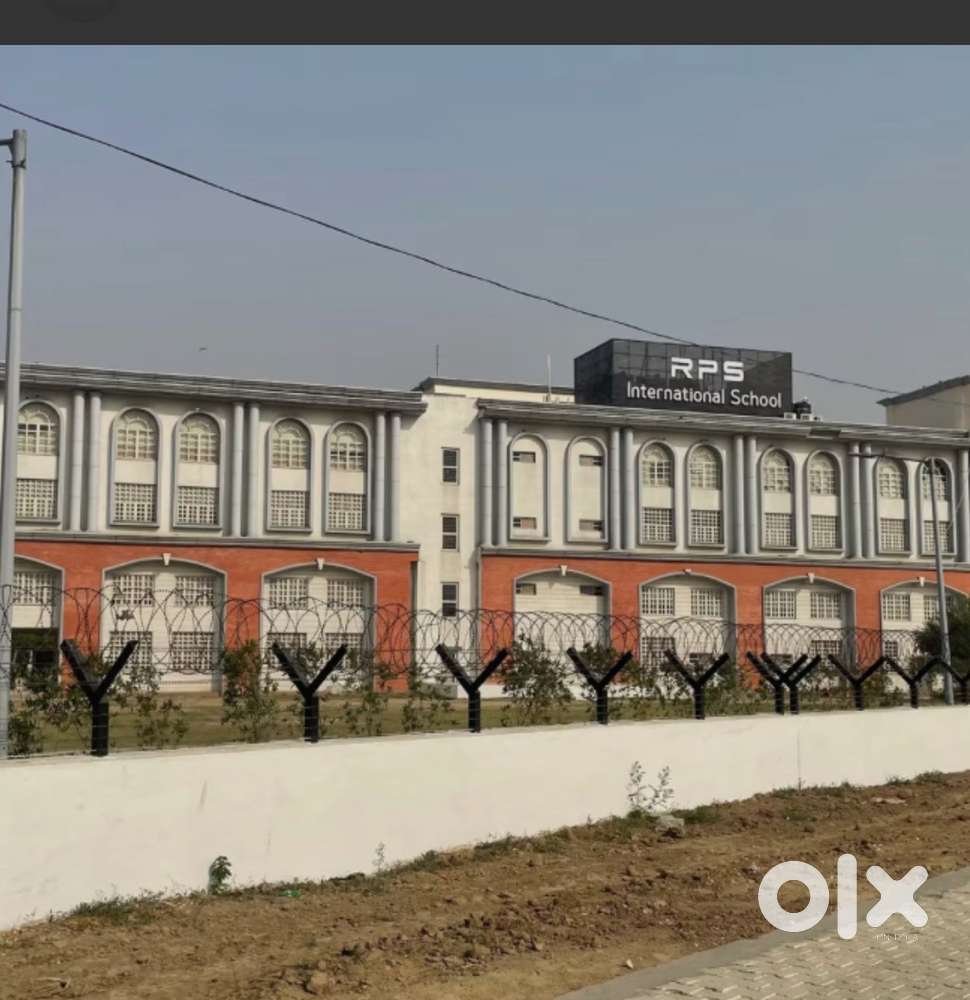 alpha city ma RPS school ka pass ma plot ha