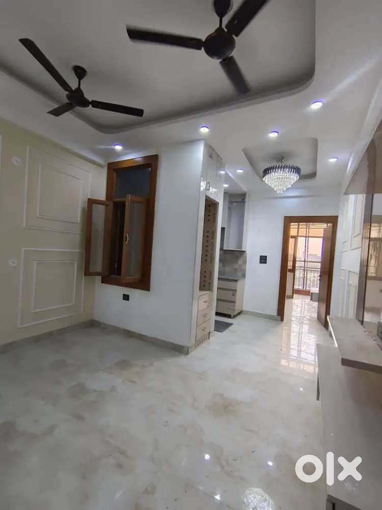 1 bhk Super duper luxury flat in central Noida sector 73
