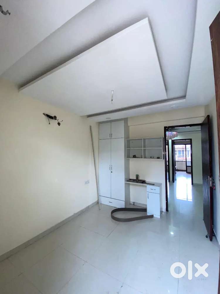 Prime Located Beautiful 3 BHK Flat available 4 Rent in Gated Society