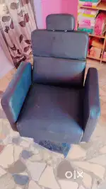 Parlour hydrolic chair