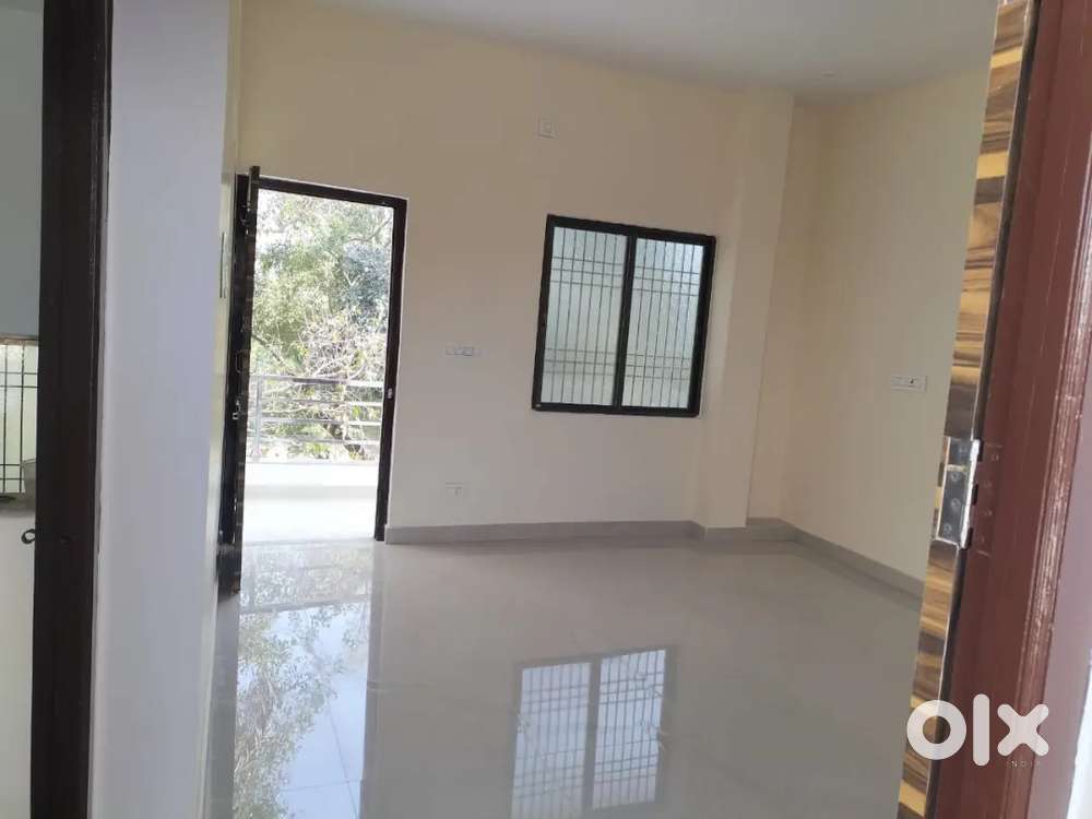 Front of main road 24 hour electricity+ car parking + water available