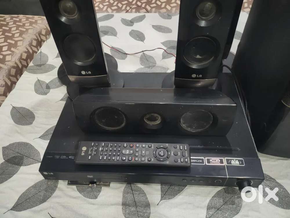 LG HT856PF is an 850-watt RMS home theater