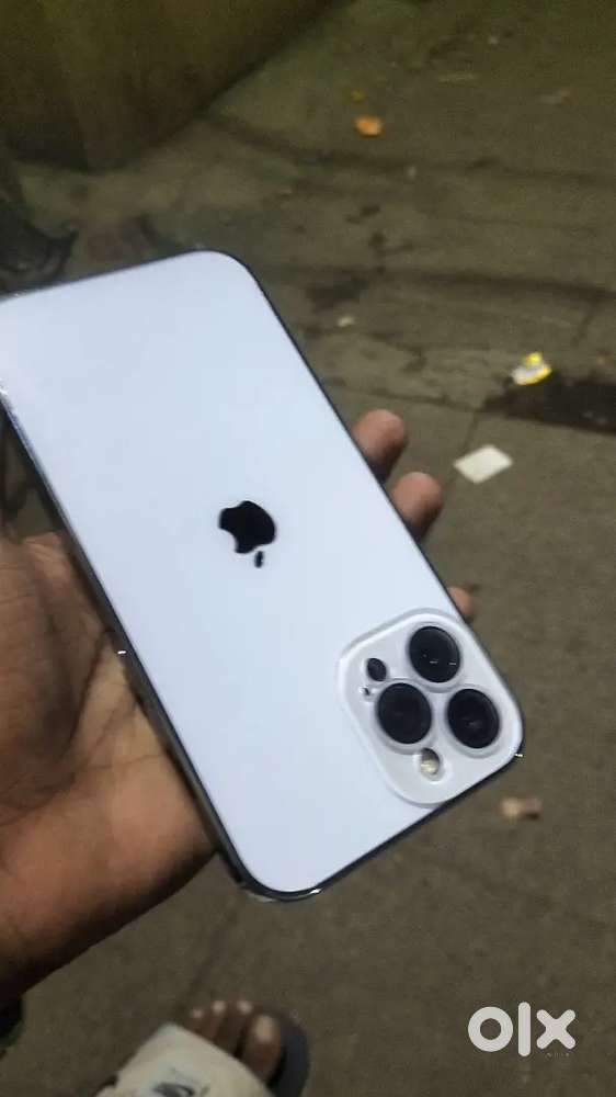 I phone 12 pro max 512gb 3 cover bhi hai