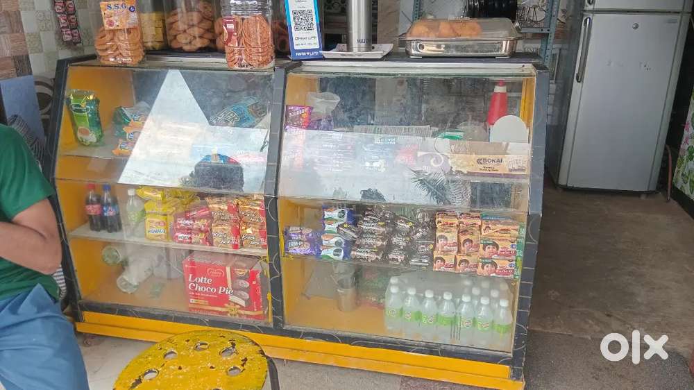 Bakery display counter