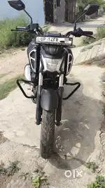 Yamaha fzs v4 top 2023 model  14000 kilometre driven