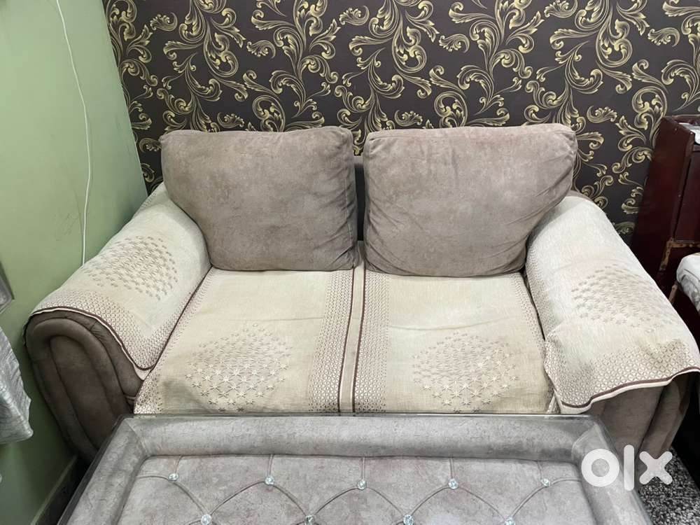 Sofa set with table
