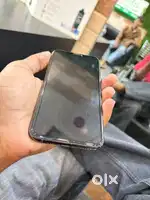 iphone 11 pro good condition no secratch with charger battry health100