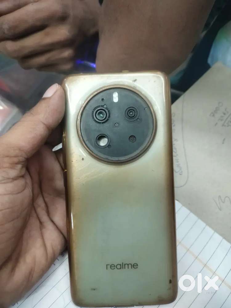 Mobile repairing boy