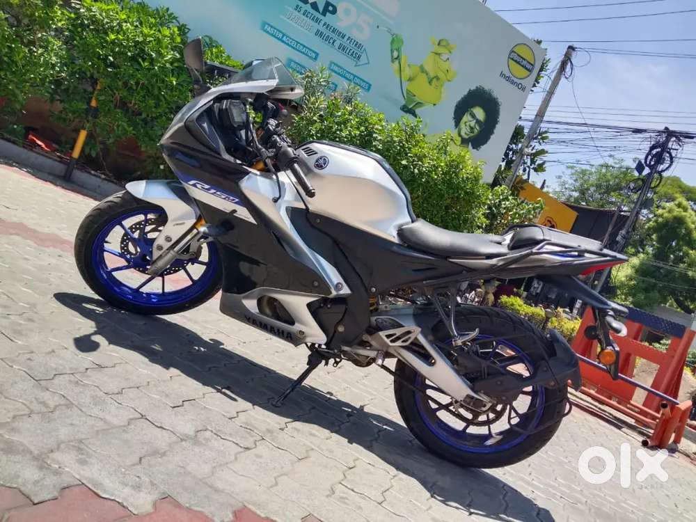 YAMAHA R15 V4