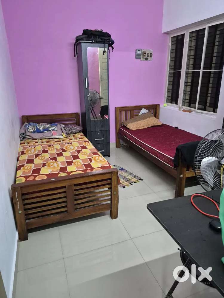 Home stay available in aluva for ladies