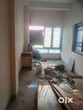 300SQFT 1STFLOOR SHOP ON MAINROAD RENT 25000 AT TRIPLCANE HIGHROAD.