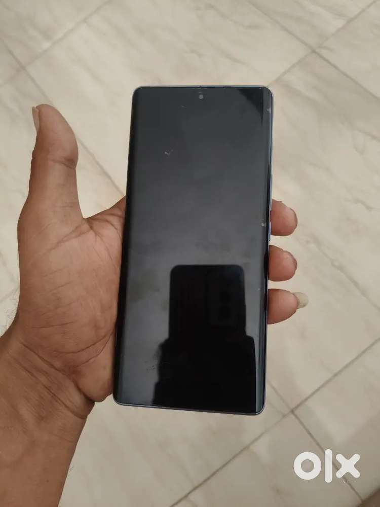 Vivo v 27. 8+8. 128 GB