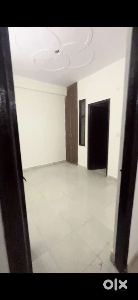 2 bhk semi furniesh flat available for rent