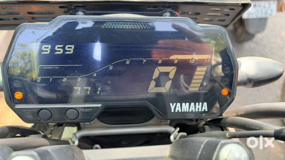 Yamaha Fzs V4 with bluetooth feature and like new bike