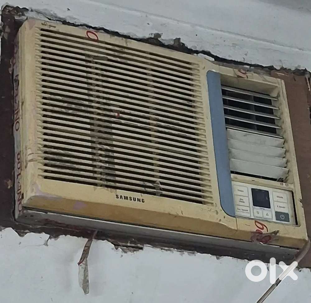 Window AC 1ton with remote.