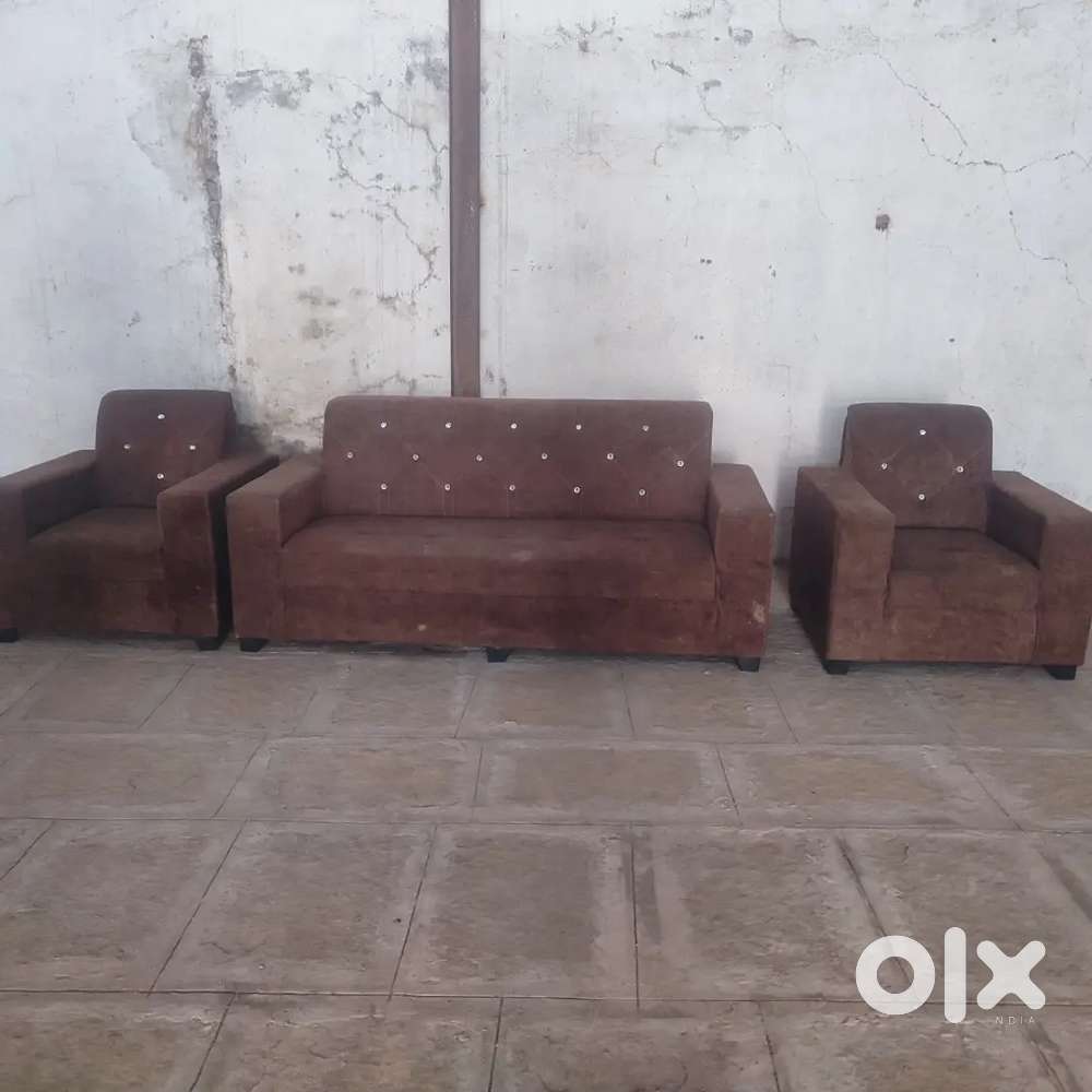 New Good Condition Sofa Set For Sale