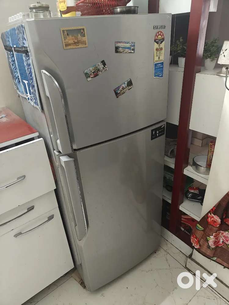 Samsung fridge 255 ltr very good condition 5 star